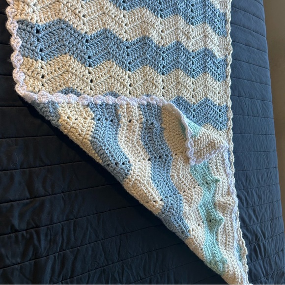 Vintage Crocheted White and Blue Chevron Pattern Baby Lap Blanket Throw #0828249 - Picture 7 of 12